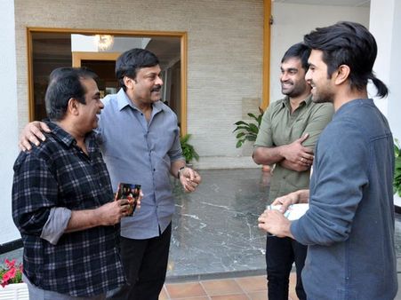 చిరు కాళ్లు మొక్కిన గౌతం, బ్రహ్మీ కన్నీళ్లు (ఫోటోలు)