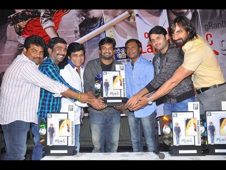 హార్ట్ ఎటాక్: పూరితో నితిన్ హాట్రిక్ సంబరం (ఫోటోలు)