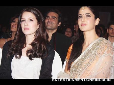 సెక్సీ సిస్టర్‌ను కూడా రంగంలోకి దింపిన కత్రినా (ఫోటోలు)