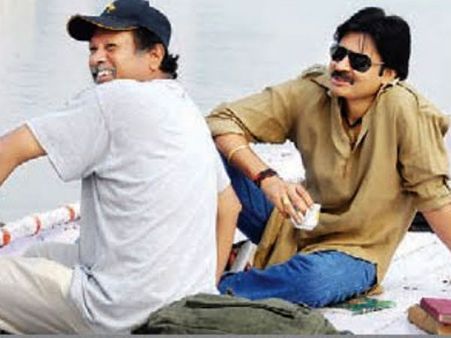 పవన్ కళ్యాణ్ రాజకీయాల్లోకి వద్దు: డైరెక్టర్ విన్నపం