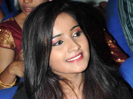 డైరెక్టర్ వేధింపులతో హీరోయిన్ ఆత్మహత్యాయత్నం!