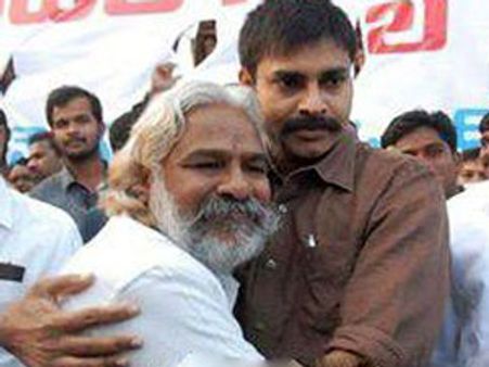 పవన్ కళ్యాణ్‌ను కలిసిన గద్దర్, సీన్లోకి దిల్‌రాజు?