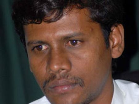 హత్య కేసులో నిర్మాతకు సమన్లు