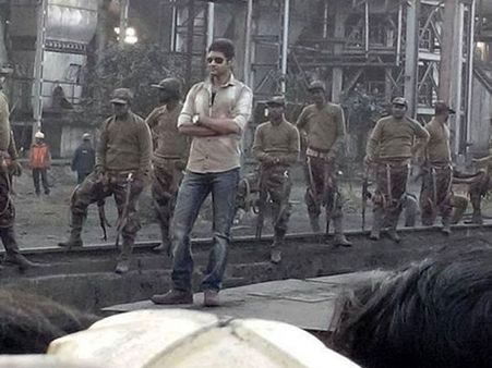 బళ్లారి నుండి ‘ఆగడు’ టీం తిరుగు ప్రయాణం