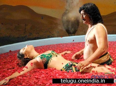 హాట్ సీన్ల కోసమే ఆమెను తీసుకున్నారు (ఫోటోలు)