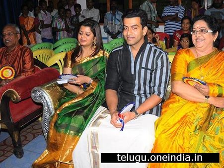 ఫ్యాన్స్ అసోసియేషన్ ద్వారా సామూహిక వివాహాలు (ఫోటోలు)