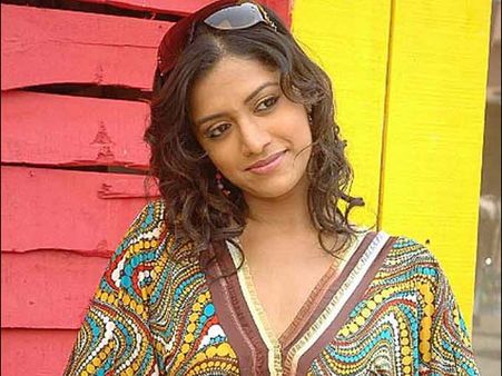 తప్పుడు కథనాలు: మీడియాపై హాట్ లేడీ ఫైర్