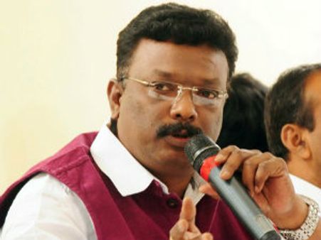 సినిమా వారికి బెదిరింపులు, టీఆర్ఎస్ నేతపై కేసు