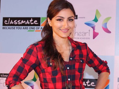 ఓటు కోసం డుమ్మా కొడుతున్న హీరోయిన్