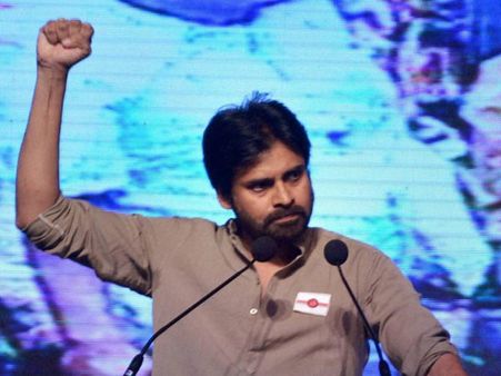 రాజకీయాల్లో....పవన్ కళ్యాణ్ వరల్డ్ రికార్డ్!