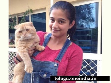 తన లవ్వును ప్రియమణి ఇలా బయట పెట్టింది (ఫోటోలు)