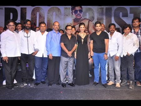 అతన్ని పెట్టుకోవద్దన్నారు (రే.గు సక్సెస్ మీట్లో బన్నీ)