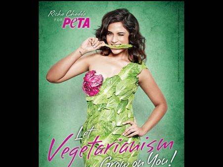 ఆకులు కప్పుకుని హీరోయిన్ సెక్సీ ఫోజు (ఫోటోలు)