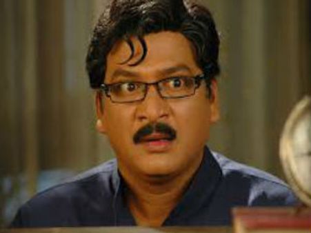 రాజేంద్రప్రసాద్‌కు దాసరి స్వర్ణ కంకణ పురస్కారం