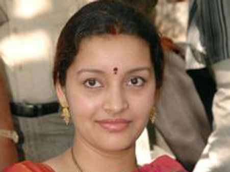 పవన్ ని మొదటిసారి అక్కడ కలిసా: రేణు దేశాయ్