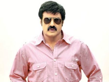 జూ.ఎన్టీఆర్‌కు ప్రత్యేకమైన ఫ్యాన్స్ లేరన్న బాలయ్య