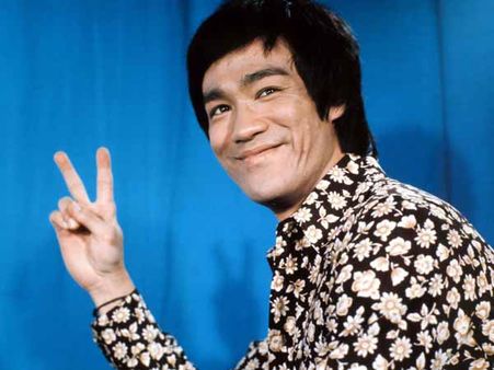 వేలానికి బ్రూస్ లీ పర్సనల్ వస్తువులు