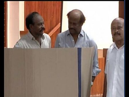 ఓటేసిన కమల్,రజనీ,మిగతా స్టార్స్(ఫొటోలు)