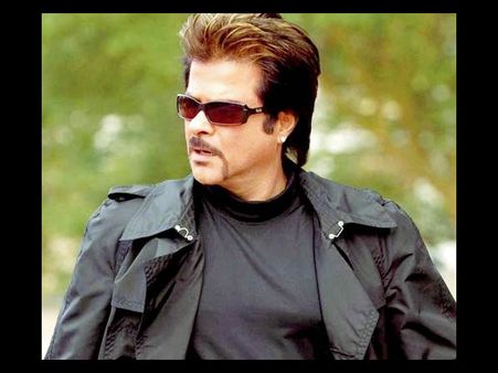 ఓటు వేయకుండా డుమ్మూ కొట్టిన స్టార్స్ వీరే (ఫోటోలు)