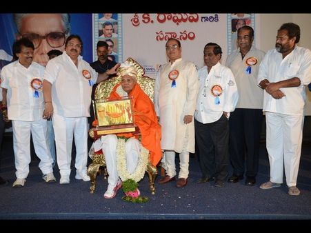 హీరోల డేట్స్ కోసం గడ్డి తింటున్నారు: దాసరి (ఫోటోలు)