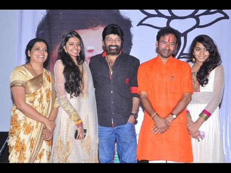 ఫ్యామిలీతో జీవిత రాజశేఖర్ ‘నమో’ సాంగ్ (ఫోటోలు)