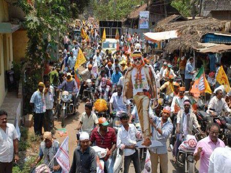 పవన్ కటౌట్ ని ఇలా వాడేస్తున్నారు(ఫొటోలు)