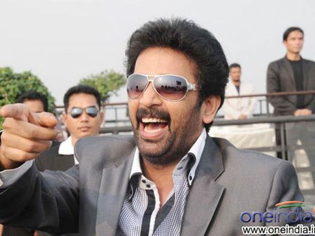 ఆమెకి ఫింగరింగ్ చేస్తూ దొరికిపోయిన జెడి చక్రవర్తి(వీడియో)