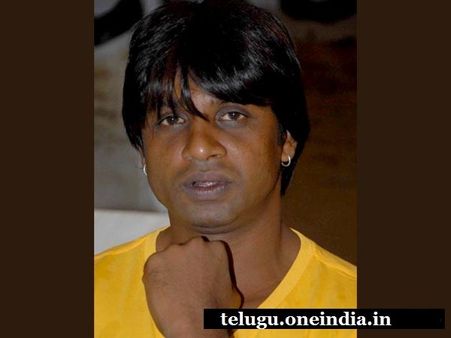 ఆ నిర్మాతలను తగలబెట్టినా తప్పులేదంటూ...హీరో ఆగ్రహం!