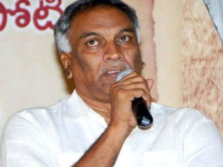 పవన్ ఫ్యాన్స్ బూతులు: తమ్మారెడ్డి ఘాటు రిప్లై!