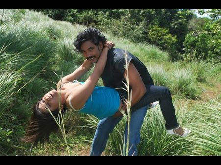 సినిమాలో హారర్...ఇందులో మాత్రం శృంగారం (ఫోటోలు)