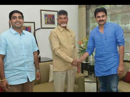 ఎన్నికలు ముగిసాయి: పవన్ రూపం మారింది!(ఫోటోలు)