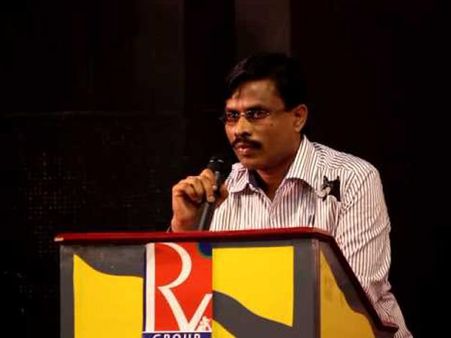 రిలీజ్ రోజే డైరక్టర్ పై దాడి...అపస్మారక స్థితి