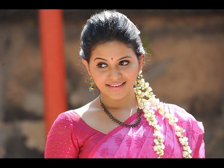 హీరోయిన్ అంజలి హాట్ లుక్ అదిరింది (ఫోటోలు)