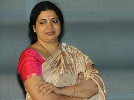 జీవిత మళ్లీ వేలు పెడుతోందా...కష్టమే