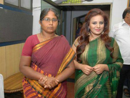 వీరప్పన్‌ భార్య మొత్తం బయిటపెట్టేస్తానంటోంది