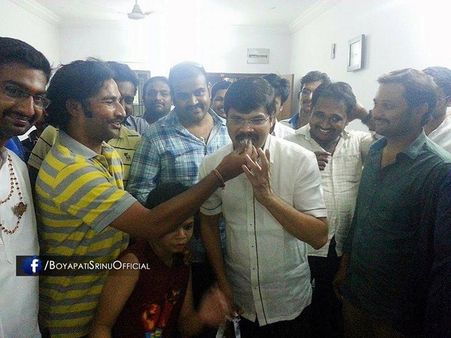 బోయపాటి నివాసంలో ‘లెజెండ్’ వేడుకలు (ఫోటోలు)