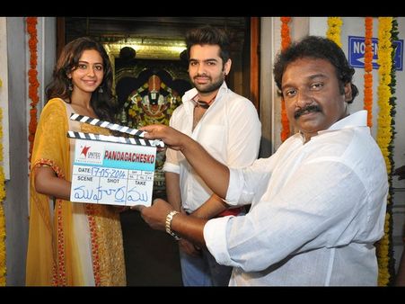 వినాయక్ క్లాప్: ‘పండగ చేస్కో’ షురూ (ఫోటోలు)