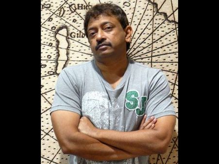 సోనియా ఫ్యామిలీపై దర్శకుడి సెటైర్, ఇలా...(ఫోటో)