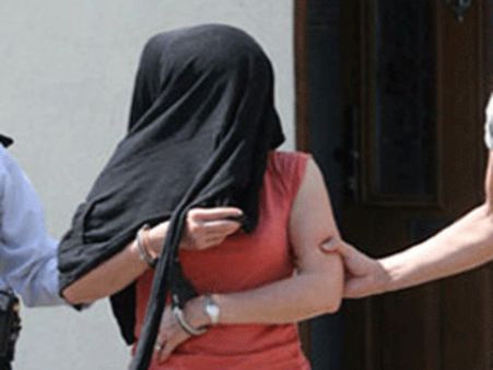 అపార్టుమెంటులో వ్యభిచారం, సినీ నటి అరెస్టు