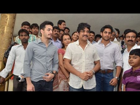 బాబా ఆశీస్సుల కోసం ఫ్యామిలీతో నాగార్జున ఇలా (ఫోటోలు)