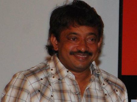 'ఐ హేట్ మోడీ' అంటూ తిక్క చూపెట్టాడు