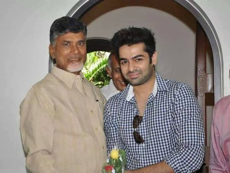 పండగ చేస్కో....హీరోతో చంద్రబాబు ఇలా (ఫోటో)