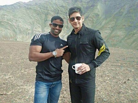 'ఆగడు' షూటింగ్ సెట్ లో మహేష్(ఫొటోలు)