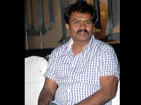 స్టార్ డైరక్టర్ కి ఫేస్ బుక్ సమస్య...పోలీస్ కంప్లైంట్