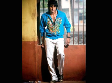 తెలుగు హీరోలు...ఎవరు ఎంత పొడవున్నారు?(ఫోటో ఫీచర్)