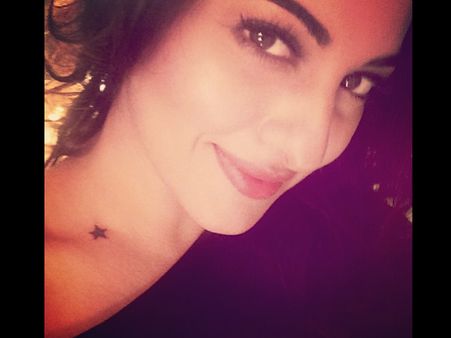 టాటూ అక్కడ వేయించుకుంది (ఫొటో)