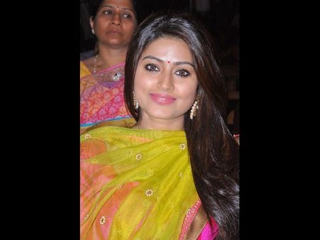 స్నేహ... ఇది టూమచ్ అనిపించటం లేదూ