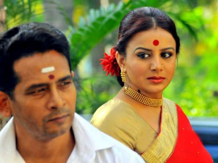 కోర్టు ఆదేశం: స్క్రిప్ట్‌ , రీళ్ల స్వాధీనం