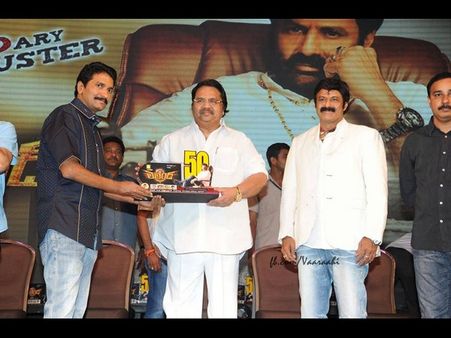 వేడుకలో బాలకృష్ణ వెలిగిపోయాడు(ఫొటోలు)