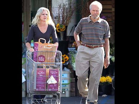 లేటు వయసులో...గర్ల్ ఫ్రెండుతో దొరికిపోయిన డైరెక్టర్